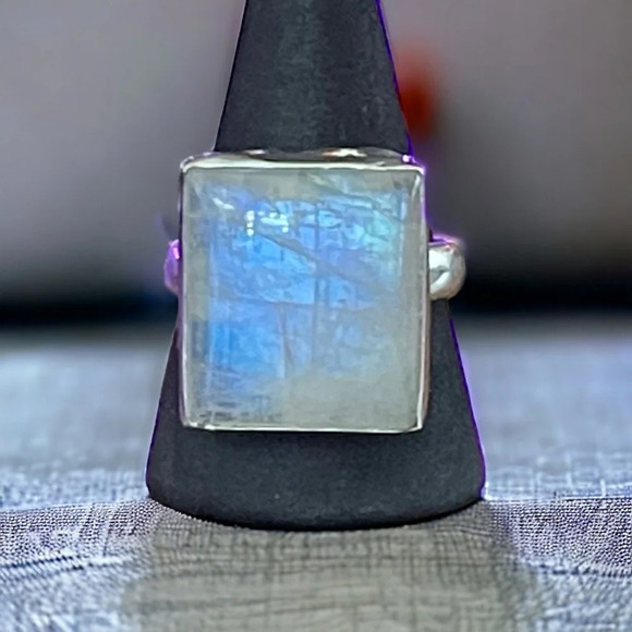 Natural Moonstone Sterling Silver Ring (8.5) - Picture 6 of 14